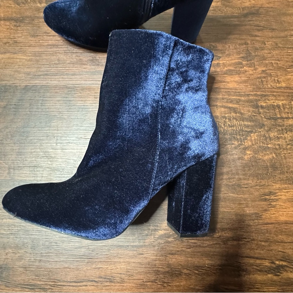 Shoe Dazzle Blue Velvet Ankle Booties with Chunky Heel